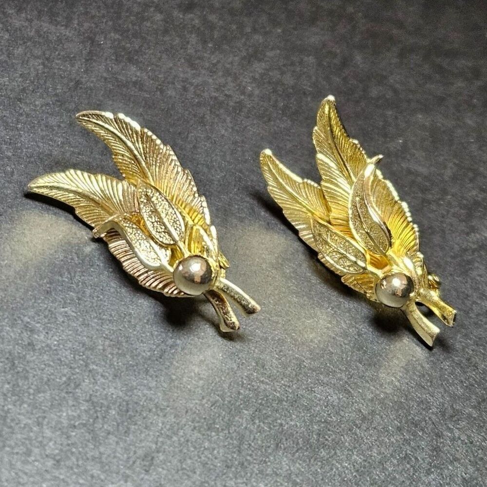 Coro gold tone leaf clip on earrings
